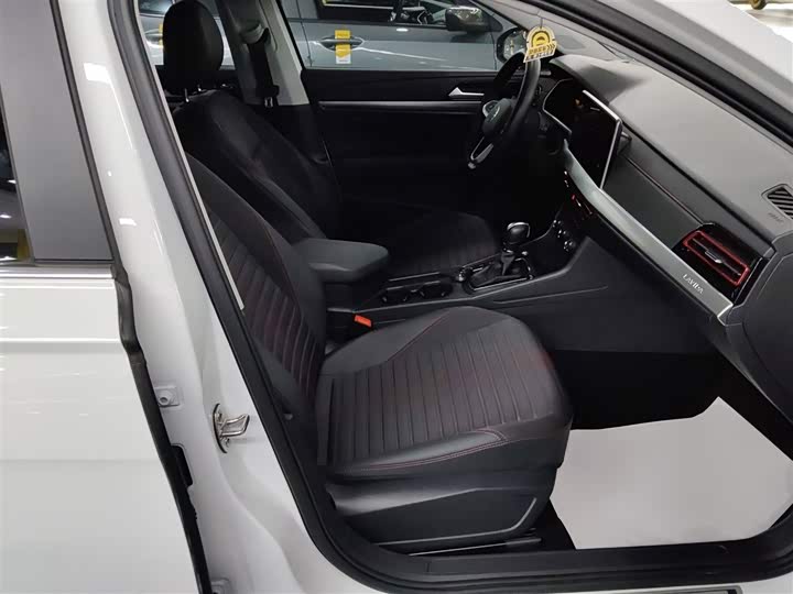 Фото 25 - Volkswagen Lavida