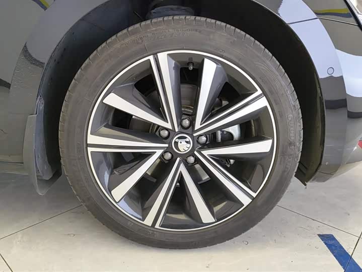 Фото 6 - Skoda Superb