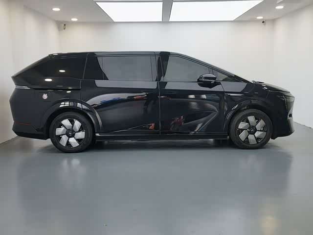 Фото 10 - XPeng X9