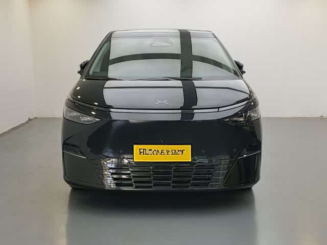 Фото 2 - XPeng X9