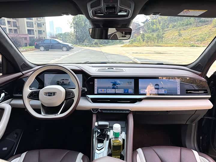 Фото 9 - Geely Monjaro