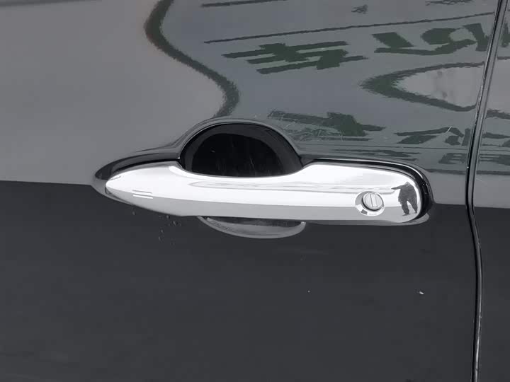 Фото 18 - Toyota Avalon