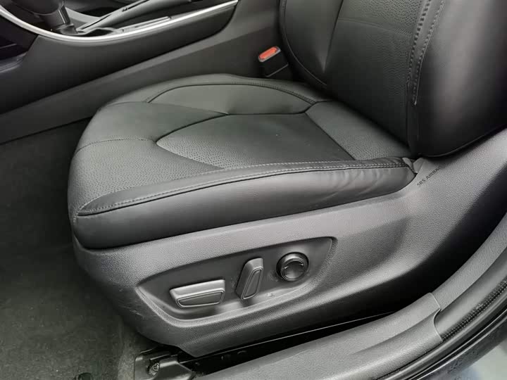 Фото 20 - Toyota Avalon