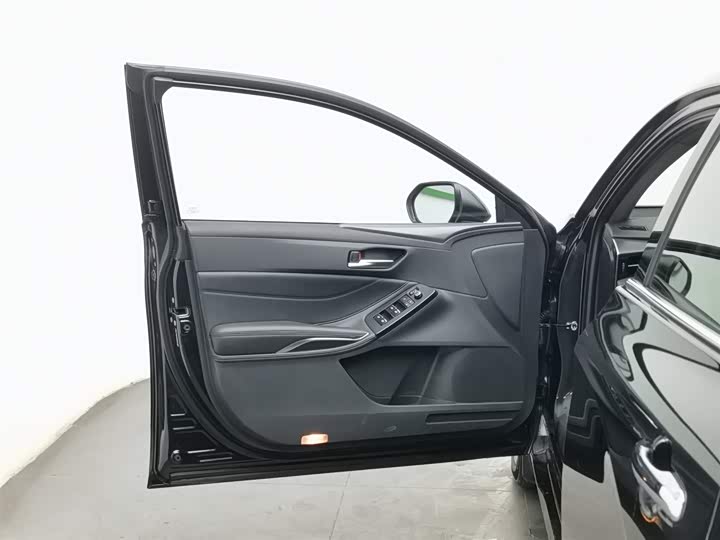 Фото 8 - Toyota Avalon