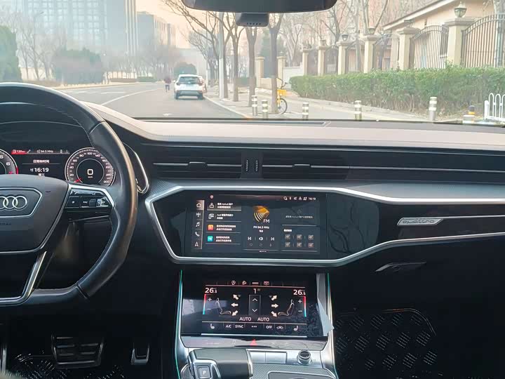 Фото 14 - Audi A6