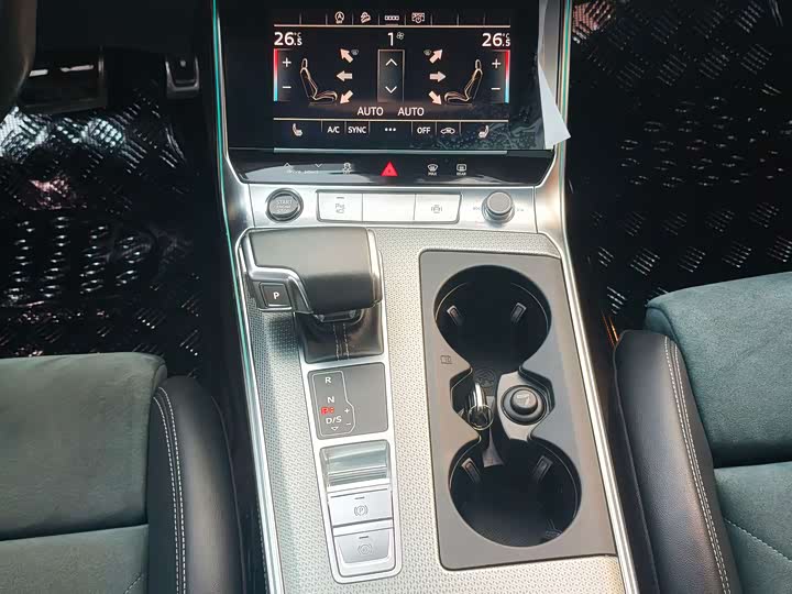 Фото 15 - Audi A6