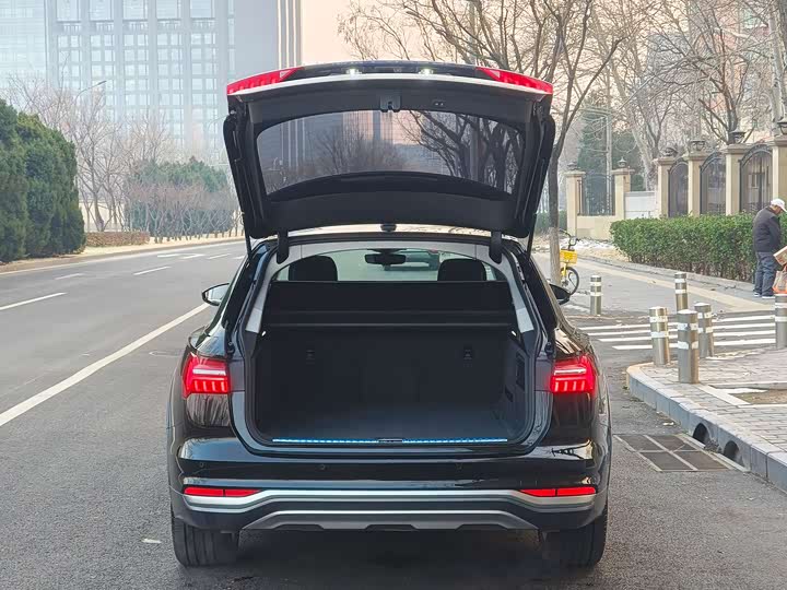 Фото 18 - Audi A6