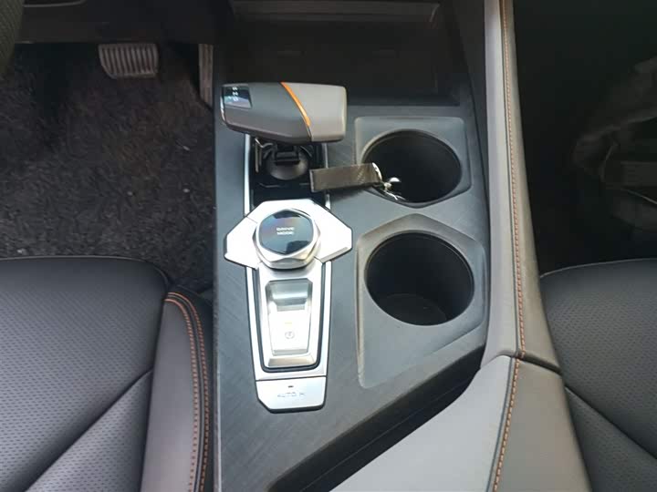 Фото 14 - Changan UNI-V