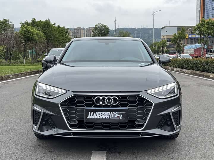 Фото 2 - Audi A4L