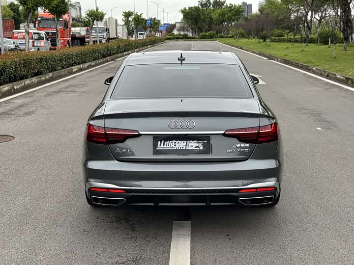 Фото 4 - Audi A4L