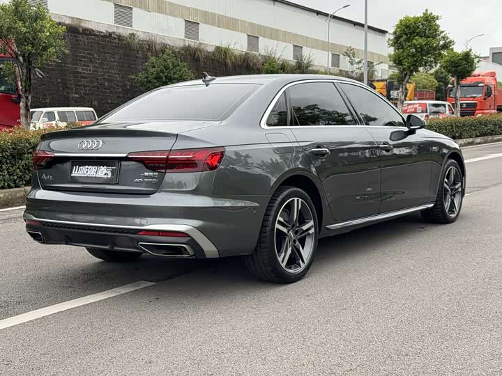 Фото 6 - Audi A4L