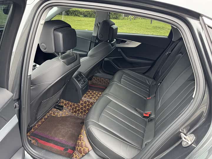 Фото 8 - Audi A4L