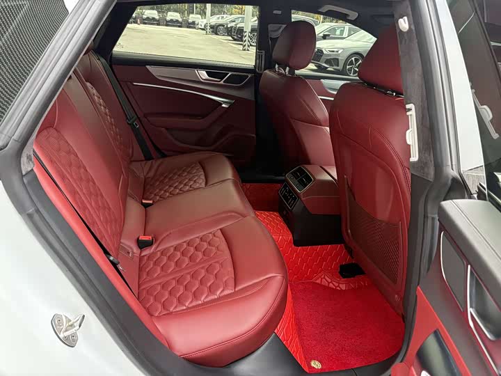 Фото 10 - Audi A7