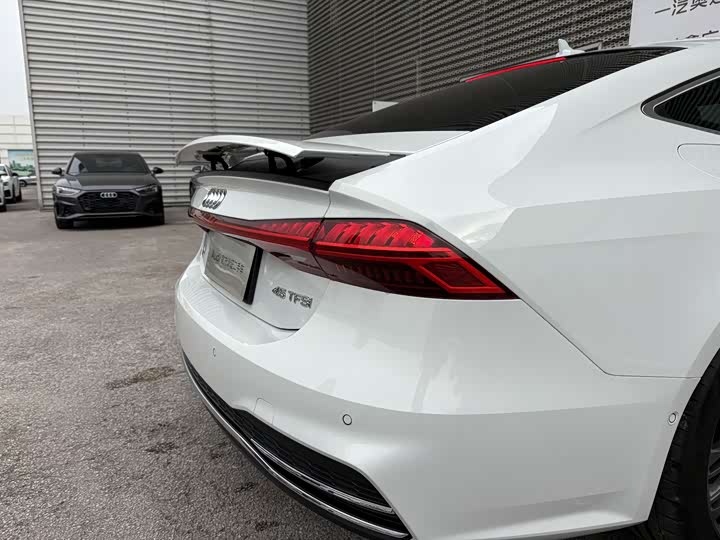 Фото 26 - Audi A7