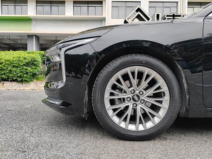 Фото 10 - Bestune B70