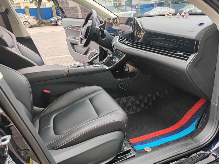 Фото 8 - Bestune B70