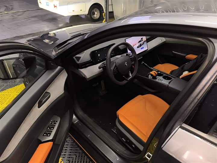 Фото 16 - Changan UNI-V