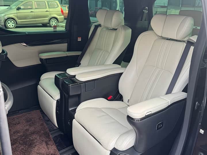 Фото 5 - Lexus LM