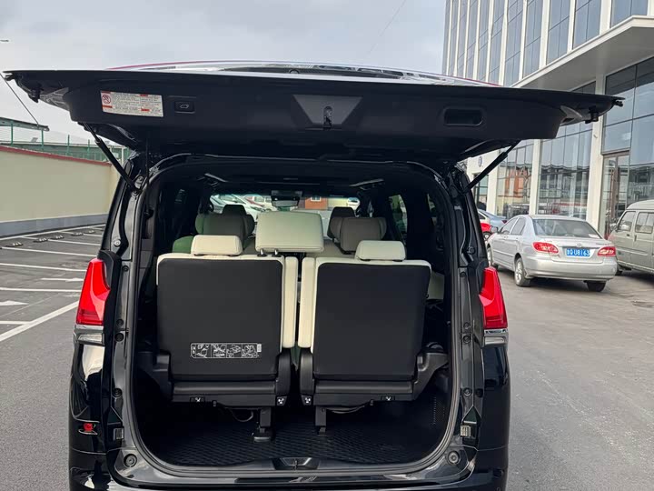 Фото 6 - Lexus LM