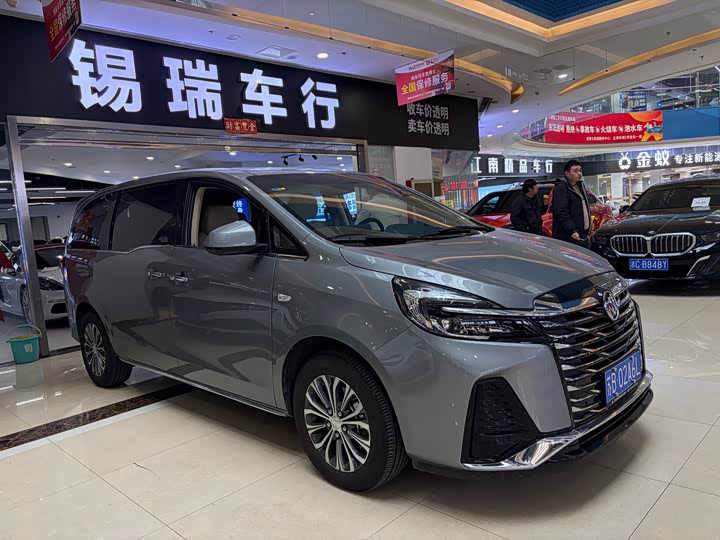 Фото 7 - Buick GL8 ES