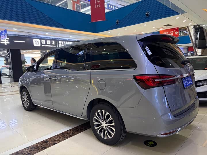 Фото 9 - Buick GL8 ES