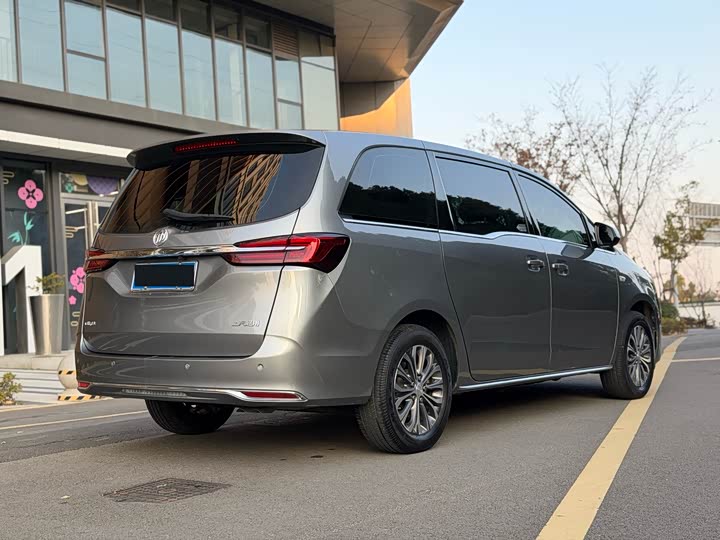 Фото 10 - Buick GL8 ES