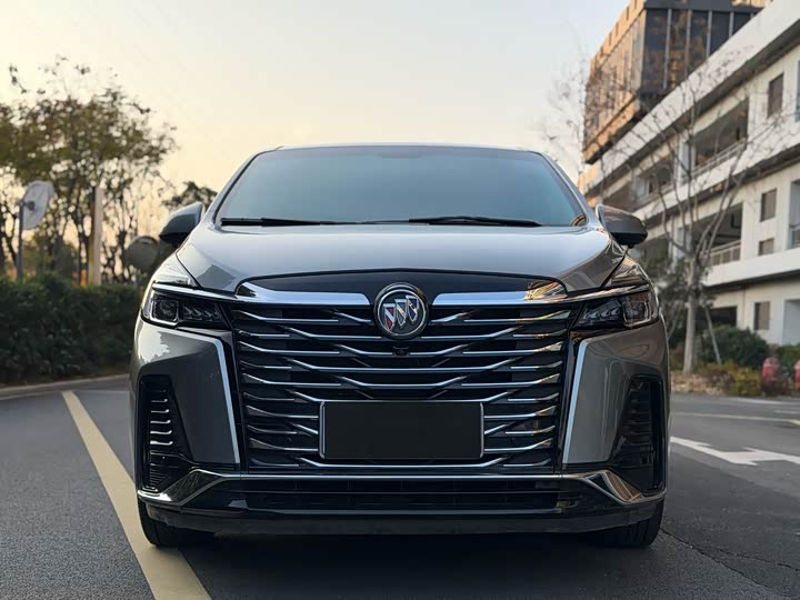 Фото 2 - Buick GL8 ES