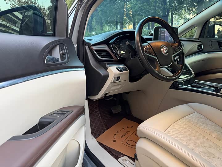 Фото 4 - Buick GL8 ES