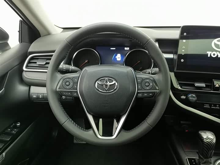 Фото 11 - Toyota Camry