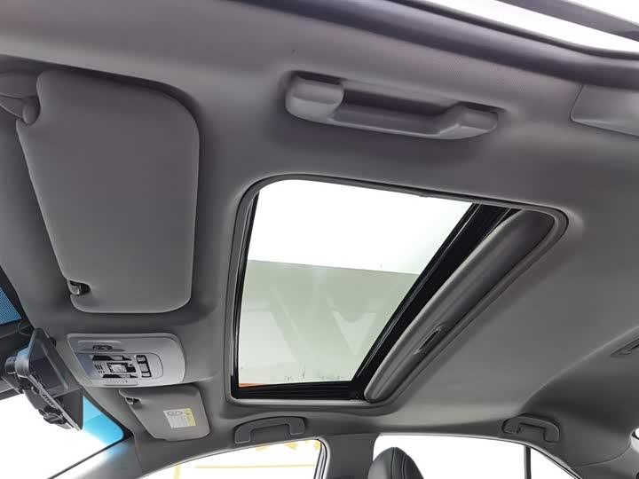 Фото 14 - Toyota Camry