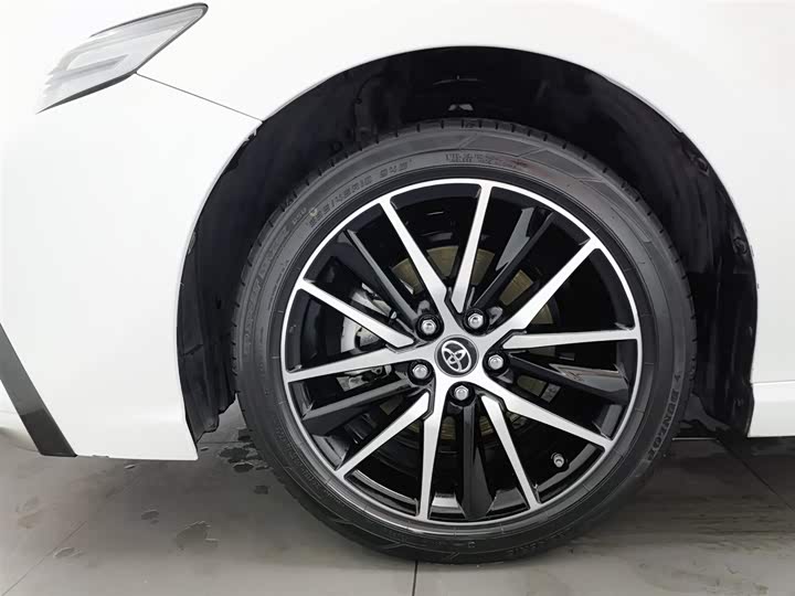 Фото 17 - Toyota Camry