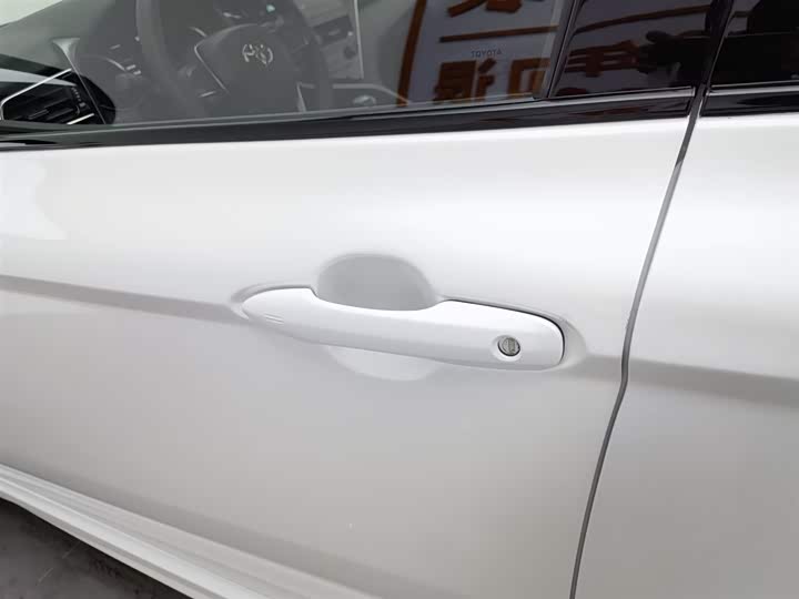 Фото 18 - Toyota Camry