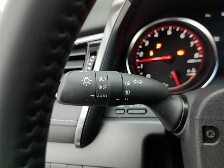 Фото 21 - Toyota Camry