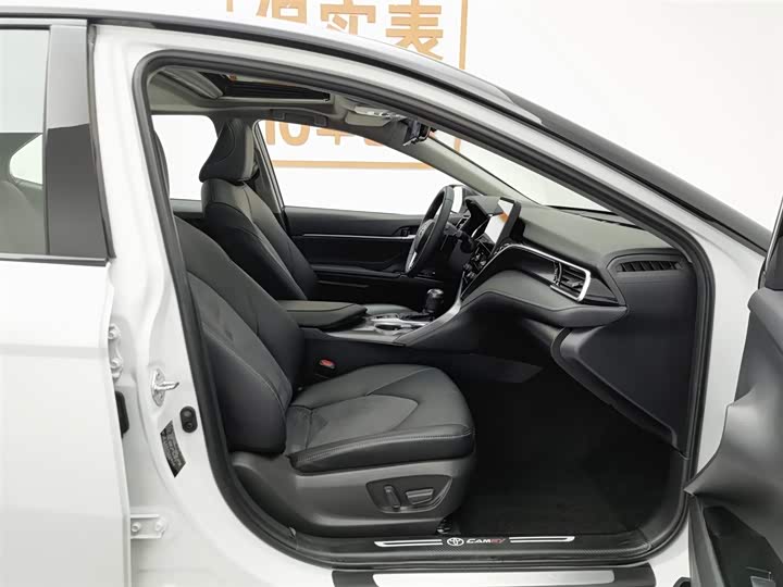 Фото 23 - Toyota Camry