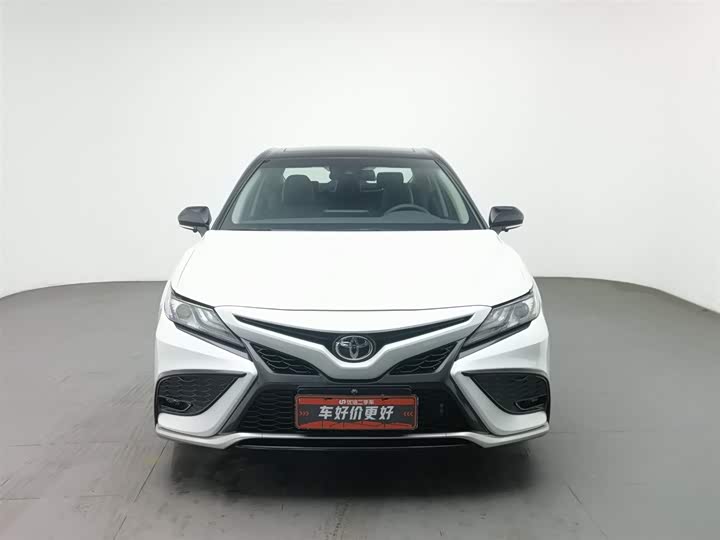 Фото 3 - Toyota Camry