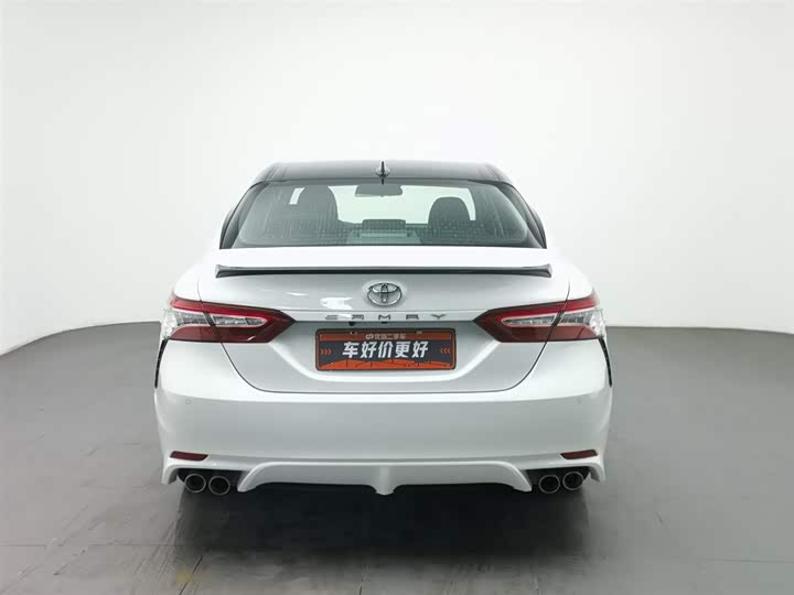 Фото 4 - Toyota Camry