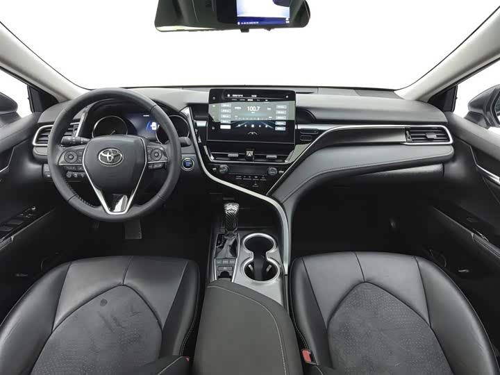 Фото 5 - Toyota Camry