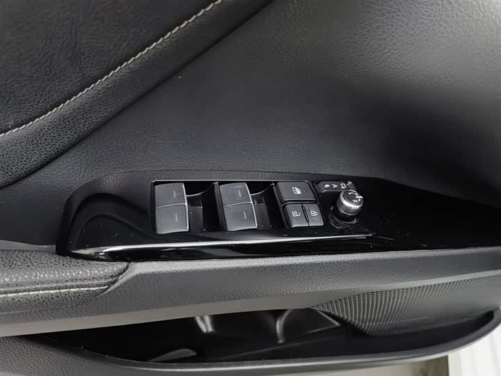 Фото 9 - Toyota Camry