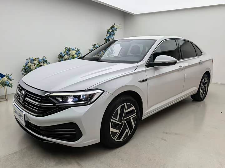 Фото 1 - Volkswagen Sagitar L