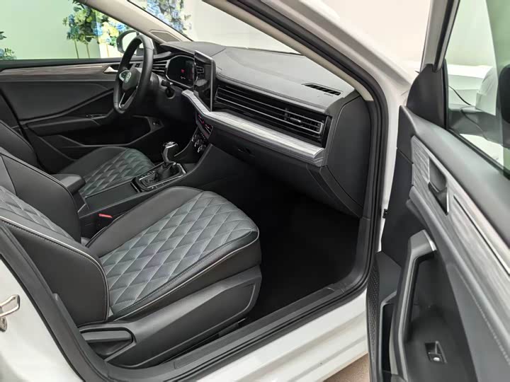 Фото 15 - Volkswagen Sagitar L