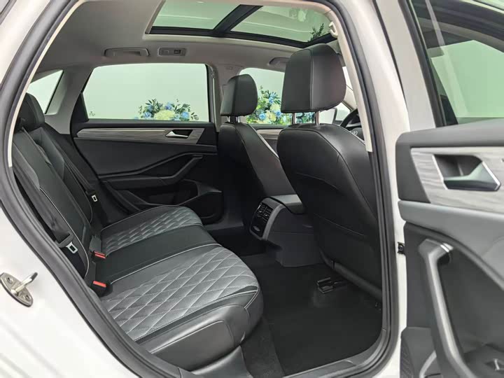 Фото 16 - Volkswagen Sagitar L