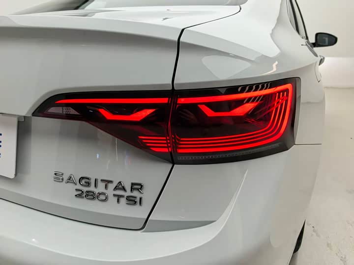 Фото 22 - Volkswagen Sagitar L