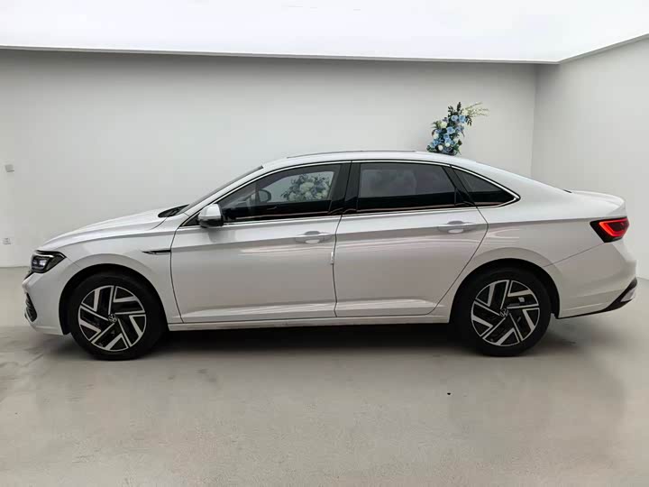 Фото 26 - Volkswagen Sagitar L