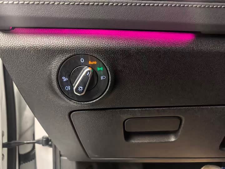 Фото 30 - Volkswagen Sagitar L