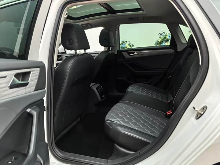 Фото 8 - Volkswagen Sagitar L