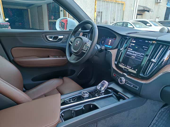 Фото 8 - Volvo XC60 Hybrid