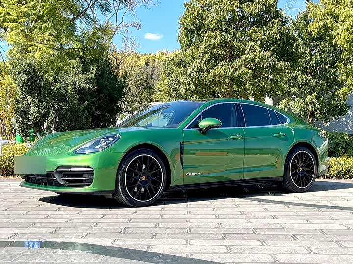 Фото 1 - Porsche Panamera