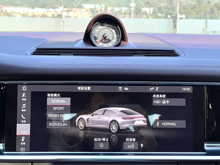 Фото 14 - Porsche Panamera