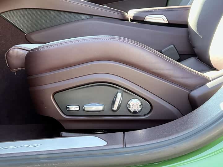 Фото 17 - Porsche Panamera