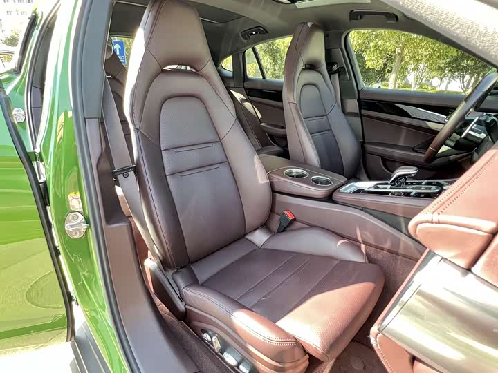 Фото 21 - Porsche Panamera